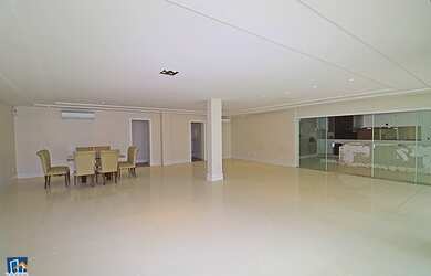 Imagem: A casa em condomínio possui 5 Dormitórios, 5 Banheiros, 5