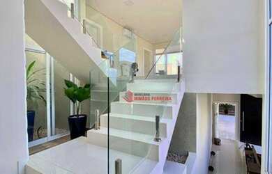 Imagem: A casa em condomínio possui 4 Dormitórios, 5 Banheiros, 5