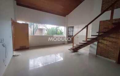 Imagem: A casa possui 2 Dormitórios, 2 Banheiros, 4 Vagas na garagem