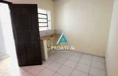 Imagem: A casa possui 1 Dormitório, 1 Banheiro, 1 Vaga na garagem