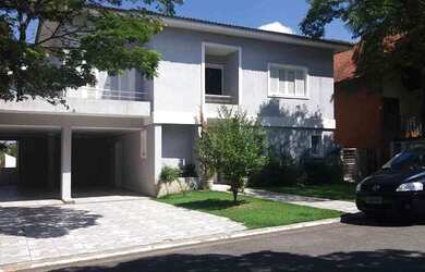 Imagem: A casa em condomínio possui 4 Dormitórios, 5 Banheiros, 2