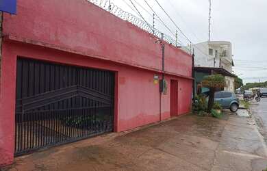 Imagem: Casa com placa solar aeroporto velho