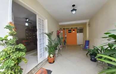 Imagem: A casa em condomínio possui 4 Dormitórios, 4 Banheiros, 2