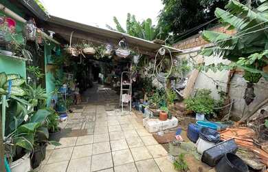 Imagem 2: Vendo lote de esquina com barraco de 1 Quarto com suite..