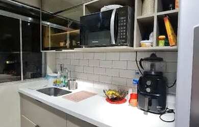 Imagem: O apartamento possui 2 Dormitórios, 1 Banheiro, 1 Vaga na garagem