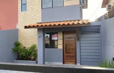 Imagem: A casa possui 3 Dormitórios, 2 Banheiros, 1 Vaga na garagem