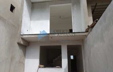 Imagem: A casa possui 3 Dormitórios, 2 Banheiros, 1 Vaga na garagem