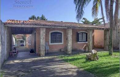 Imagem: A casa possui 2 Dormitórios, 2 Banheiros, 4 Vagas na garagem