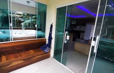 Imagem: A casa em condomínio possui 3 Dormitórios, 3 Banheiros, 4