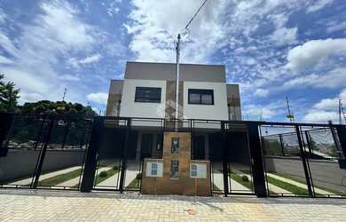 Imagem: A casa possui 3 Dormitórios, 2 Banheiros, 2 Vagas na garagem