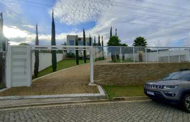 Imagem: A casa em condomínio possui 5 Dormitórios, 5 Banheiros, 5