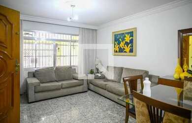 Imagem: A casa possui 4 Dormitórios, 2 Banheiros, 2 Vagas na garagem