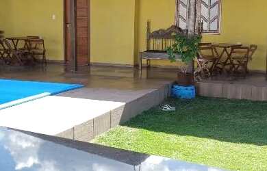 Imagem: A casa possui 4 Dormitórios, 5 Banheiros, 5 Vagas na garagem