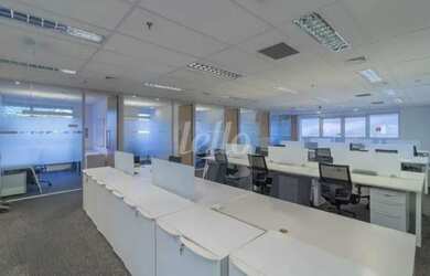 Imagem: O depósito possui 5 Vagas na garagem, 296m² de Área e está