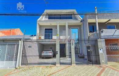 Imagem: A casa possui 4 Dormitórios, 3 Banheiros, 3 Vagas na garagem