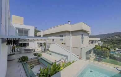 Imagem: A casa em condomínio possui 3 Dormitórios, 2 Banheiros, 4