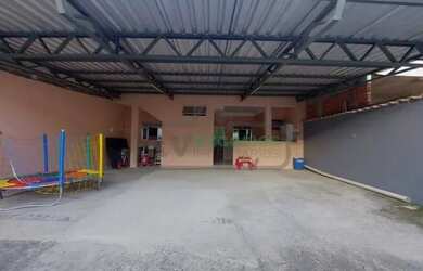 Imagem: A casa possui 4 Dormitórios, 3 Banheiros, 5 Vagas na garagem