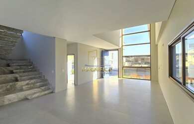 Imagem: A casa em condomínio possui 4 Dormitórios, 5 Banheiros, 4