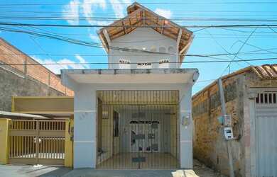 Imagem: A casa possui 3 Dormitórios, 2 Banheiros, 168m² de Área e