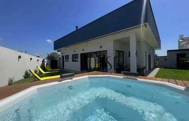 Imagem: A casa em condomínio possui 4 Dormitórios, 5 Banheiros, 4