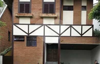 Imagem: A casa em condomínio possui 4 Dormitórios, 5 Banheiros, 2