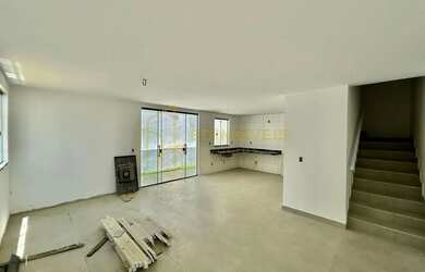 Imagem 4: Oportunidade Única em Manguinhos Duplex com 4 Quartos e Acabamento Premium