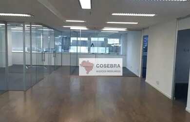 Imagem: O depósito possui 4 Vagas na garagem e 216m² de Área e está