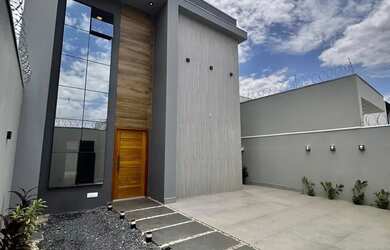 Imagem: A casa à venda possui 4 Dormitórios, 2 Banheiros e 202m²