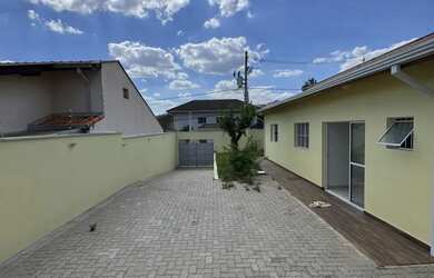 Imagem: A casa possui 2 Dormitórios, 2 Banheiros, 4 Vagas na garagem