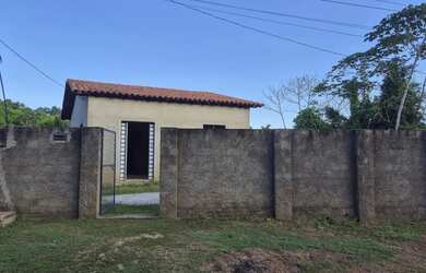 Imagem: A casa possui 2 Dormitórios, 2 Banheiros e está localizado