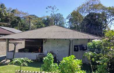 Imagem 4: Casa completa com grande terreno