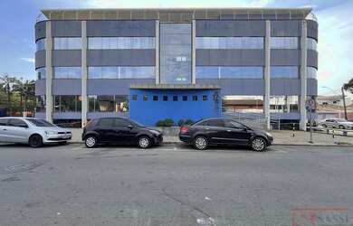 Imagem: O depósito possui 5 Vagas na garagem, 1.006m² de Área e