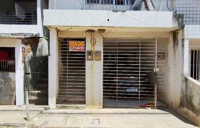 Imagem: A casa possui 4 Dormitórios, 2 Banheiros, 1 Vaga na garagem