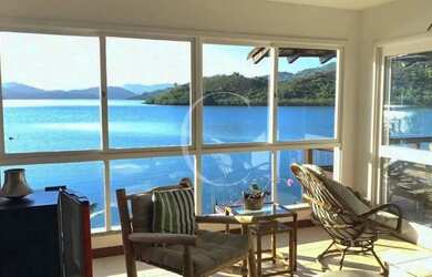 Imagem: A casa em condomínio possui 5 Dormitórios, 5 Banheiros, 3