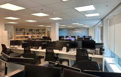 Imagem: O depósito possui 2 Vagas na garagem, 372m² de Área e está