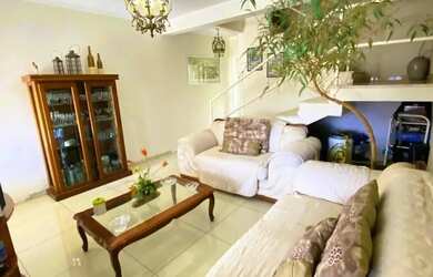 Imagem: A casa possui 2 Dormitórios, 2 Banheiros, 1 Vaga na garagem