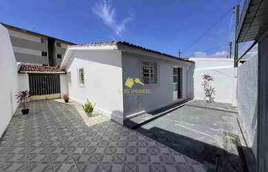 Imagem: A casa possui 3 Dormitórios, 1 Banheiro, 3 Vagas na garagem