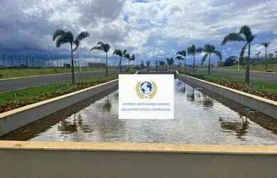 Imagem: O terreno possui 220m² de Área e está localizado em Parque