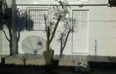 Imagem: A casa possui 3 Dormitórios, 1 Vaga na garagem, 16m² de Área