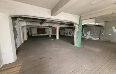 Imagem: O depósito possui 210m² de Área e está localizado em Santo