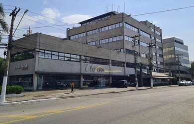 Imagem: O depósito possui 4 Vagas na garagem, 175m² de Área e está