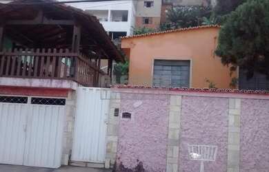 Imagem: A casa possui 3 Dormitórios, 1 Banheiro, 1 Vaga na garagem