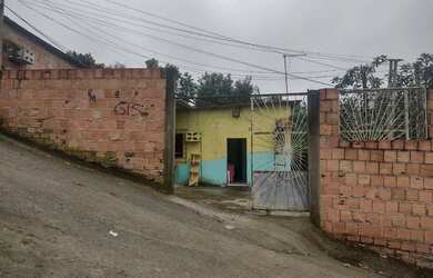 Imagem: A casa possui 2 Dormitórios, 2 Banheiros, 1 Vaga na garagem