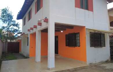 Imagem: A casa possui 2 Dormitórios, 4 Vagas na garagem e está localizado