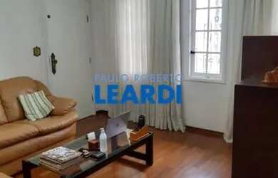 Imagem: A casa possui 3 Dormitórios, 2 Banheiros, 3 Vagas na garagem