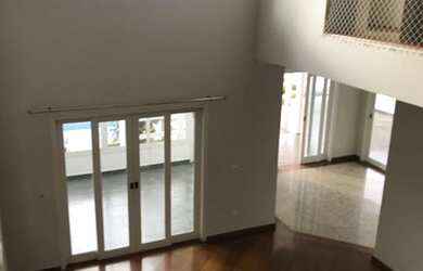 Imagem: A casa em condomínio possui 4 Dormitórios, 5 Banheiros, 4