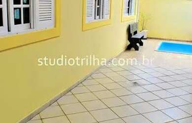 Imagem: A casa em condomínio possui 4 Dormitórios, 5 Banheiros, 2