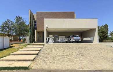 Imagem: A casa em condomínio possui 4 Dormitórios, 5 Banheiros, 5