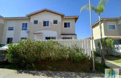 Imagem: A casa possui 3 Dormitórios, 1 Banheiro, 2 Vagas na garagem