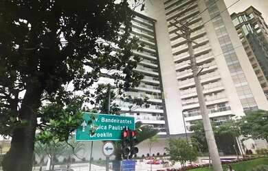 Imagem: O depósito possui 3 Vagas na garagem, 130m² de Área e está